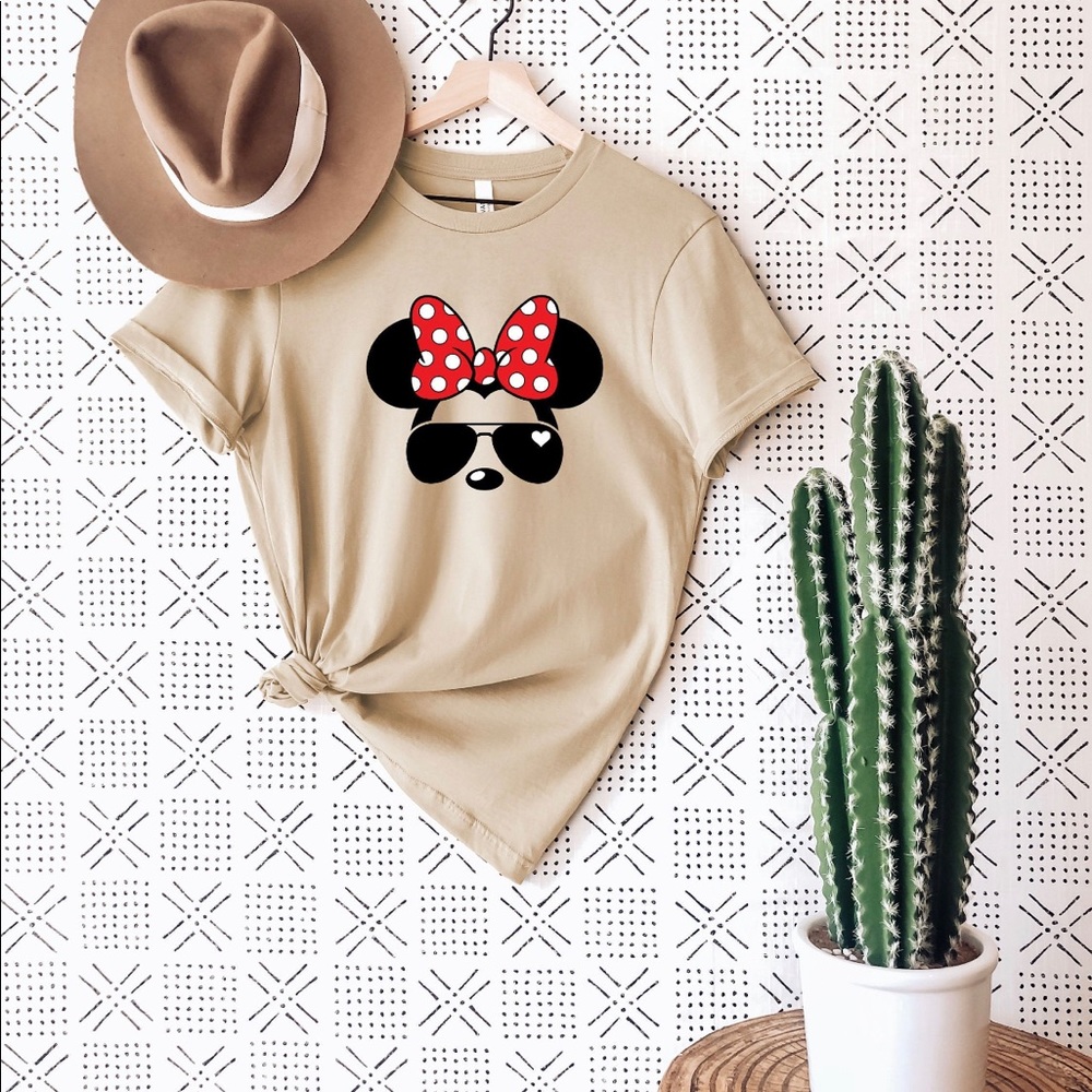Minnie Mouse t-shirt with Sunglasses